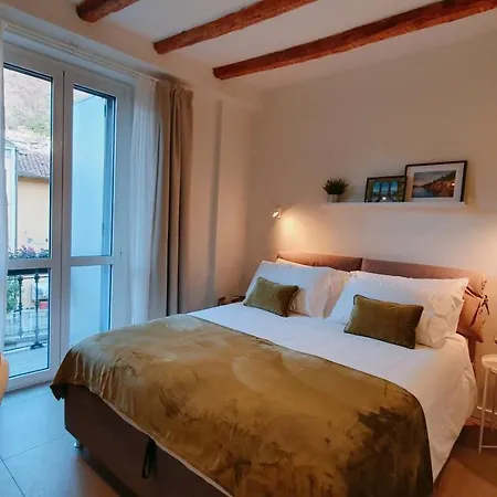 Foscolo 9 - Breakfast Bed and breakfast Como